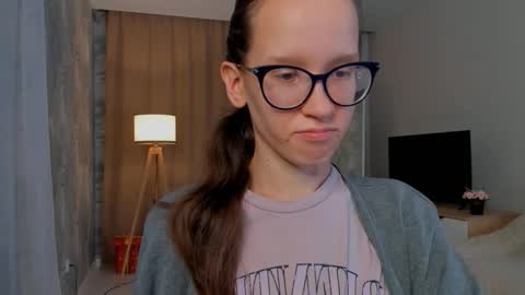 Snapshot of lynettebails chatting on September 20, 2025, 4:30 pm Sara online show from September 20, 2025, 4:30 pm