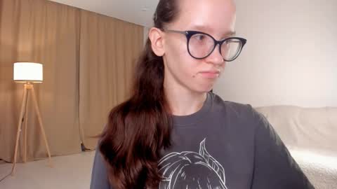 Snapshot of lynettebails chatting on October 17, 2025, 4:20 pm Sara online show from October 17, 2025, 4:20 pm