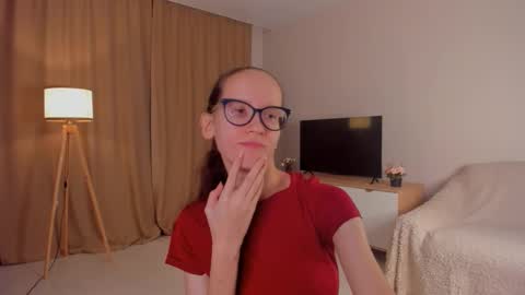 Sara online show from October 22, 2025, 4:18 pm