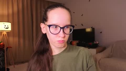 Sara online show from November 10, 2025, 4:06 pm