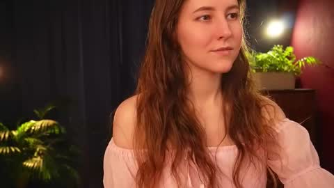 Lynn online show from October 22, 2025, 10:37 am