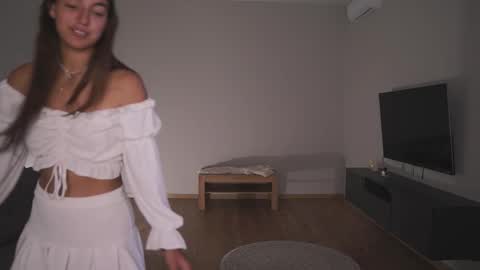  LYNN  online show from March 9, 2026, 6:06 am