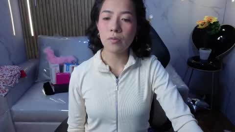 lynn_turner_ online show from February 25, 2026, 8:40 pm