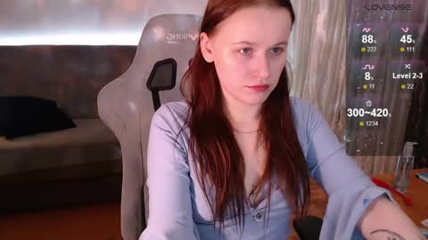 lynne_dawson online show from February 12, 2025, 1:59 pm