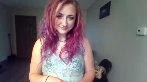 Lynn  online show from April 14, 2026, 11:33 pm