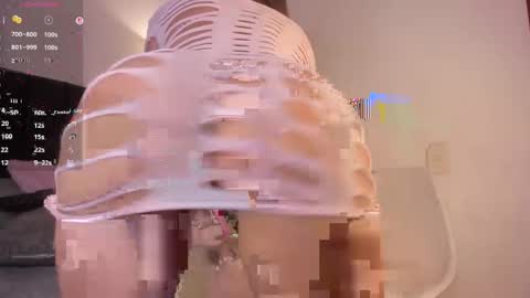 lynnsam_ online show from May 5, 2026, 1:35 am