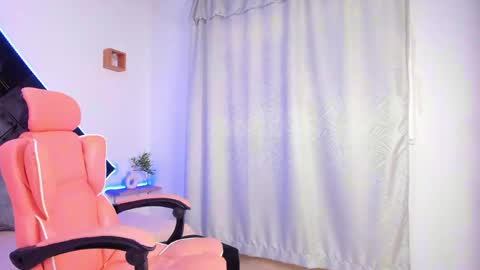 Lyra  online show from April 1, 2026, 8:17 pm