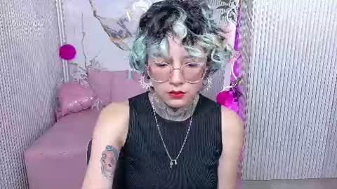 lyra_tay online show from July 12, 2026, 1:35 pm