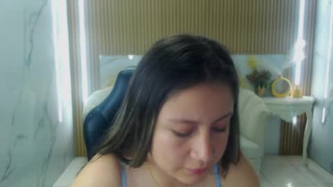 lyrafrost_s online show from May 23, 2026, 12:31 pm