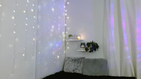 Lyra Rose online show from January 14, 2026, 9:42 pm