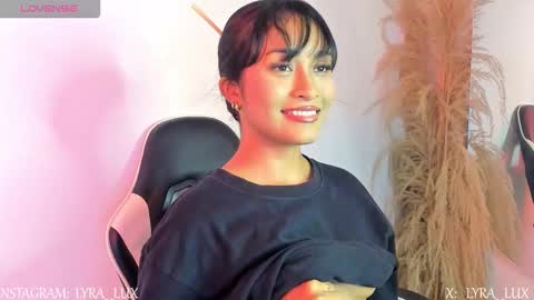 lyralux10 online show from November 18, 2025, 11:15 pm