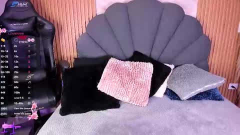    VIVIANA    online show from November 15, 2025, 3:37 am