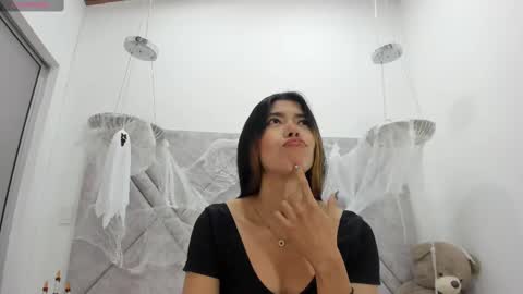 Lyxi online show from October 9, 2025, 11:30 am