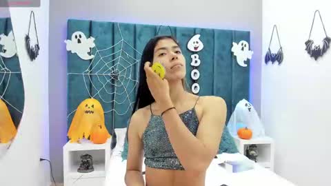 Lyxi online show from October 12, 2025, 11:31 am