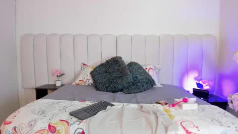 Lizzy smith  online show from November 12, 2025, 2:01 am