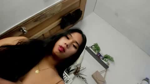 Janelovesu online show from May 15, 2026, 11:45 pm