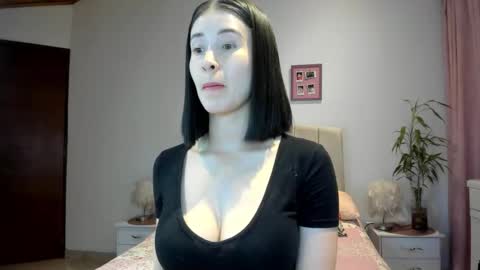 Snapshot of macarena_vallejo_ chatting on September 22, 2025, 3:19 am Macarena online show from September 22, 2025, 3:19 am