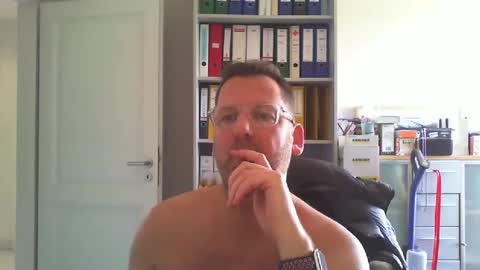 macfly67 online show from April 8, 2026, 11:10 am