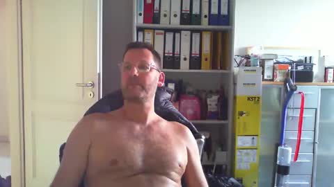 macfly67 online show from April 9, 2026, 5:29 pm