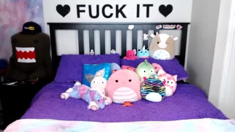 Mackenzie Wolfe online show from November 20, 2025, 4:45 am