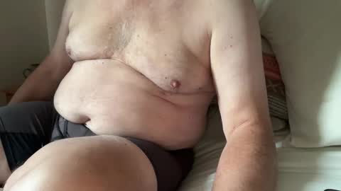 Snapshot of mad4itstill chatting on October 26, 2025, 11:27 am Ivor online show from October 26, 2025, 11:27 am