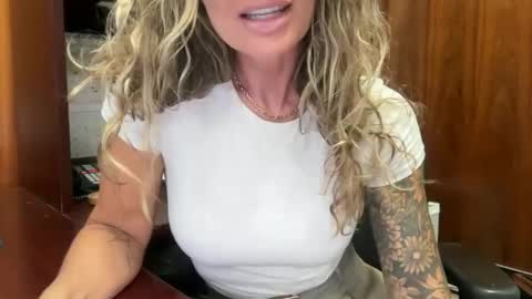 madame_andi online show from June 11, 2026, 11:52 am