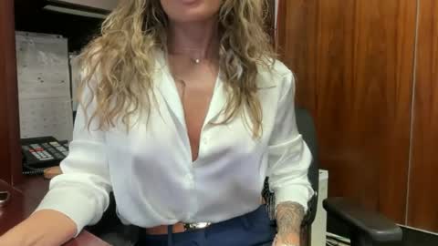 madame_andi online show from June 17, 2026, 11:45 am