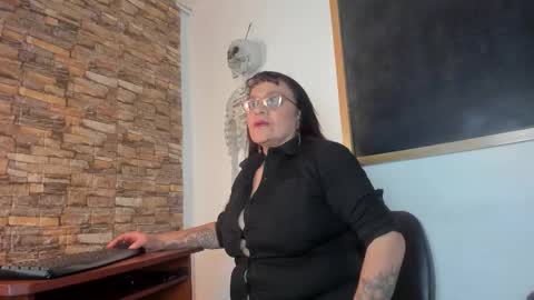 Snapshot of madame_lucy_ chatting on November 27, 2025, 3:30 am Lucy online show from November 27, 2025, 3:30 am