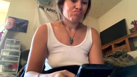 SummerPeach online show from December 5, 2024, 3:50 pm