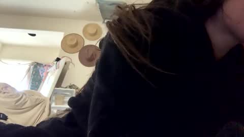 SummerPeach online show from December 25, 2024, 8:07 pm