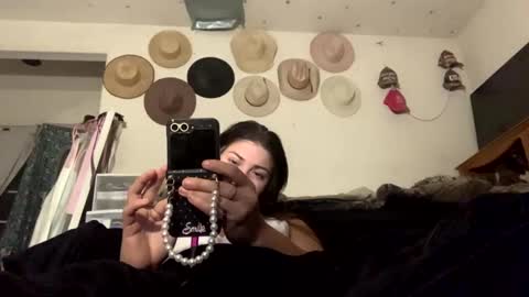 SummerPeach online show from January 1, 2025, 5:33 am