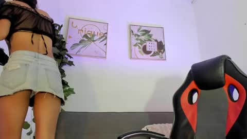 Maddie Ray online show from May 27, 2026, 11:29 am