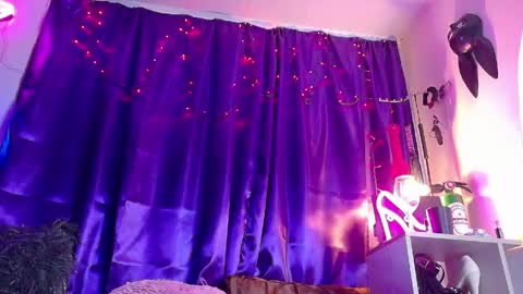 Snapshot of maddilust chatting on April 16, 2026, 4:30 pm Miss Lust online show from April 16, 2026, 4:30 pm