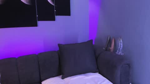 Maddy  online show from February 5, 2025, 8:04 pm