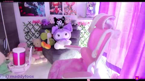 Maddy Foox online show from April 13, 2026, 8:47 pm