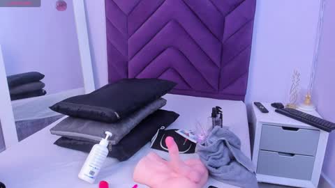 maddyjohnsonn online show from February 7, 2025, 3:55 am