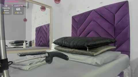 maddyjohnsonn online show from November 24, 2025, 3:39 am