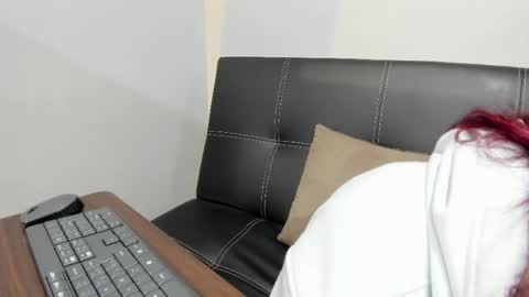 Snapshot of madelaine_blosson chatting on May 25, 2026, 10:32 am Madelaine online show from May 25, 2026, 10:32 am