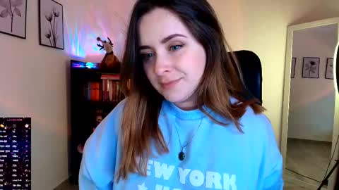 madelamee online show from December 1, 2025, 11:32 pm