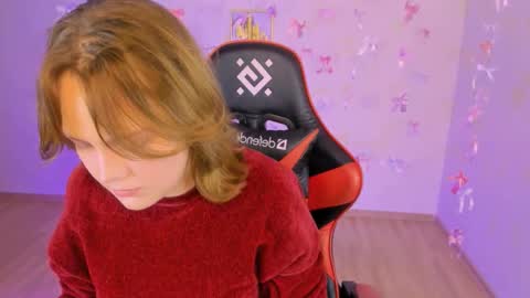 Snapshot of madeline_doll chatting on November 9, 2025, 4:38 pm Madeline online show from November 9, 2025, 4:38 pm