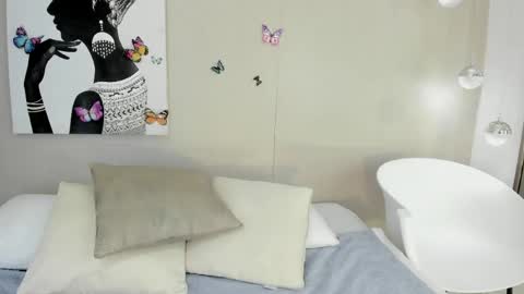  Madeline  online show from May 5, 2026, 1:52 pm