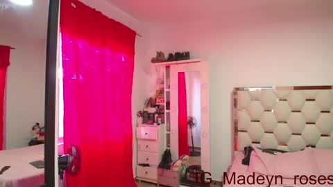 Snapshot of madeyn_roses chatting on January 7, 2025, 8:10 pm madelyn roses online show from January 7, 2025, 8:10 pm