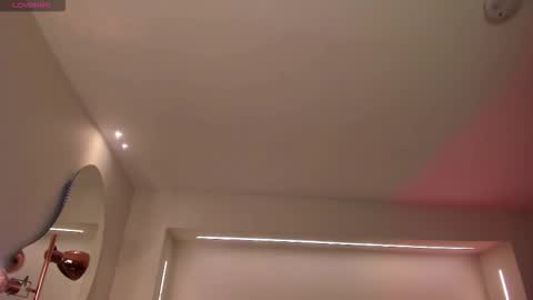 Maddi Collins online show from November 27, 2025, 11:45 am