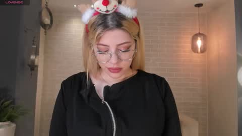 Madison Kane online show from December 5, 2025, 11:08 am