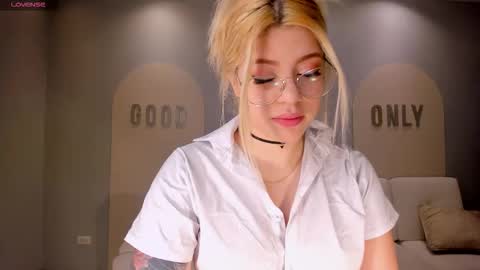 Madison Kane online show from January 18, 2026, 11:14 am