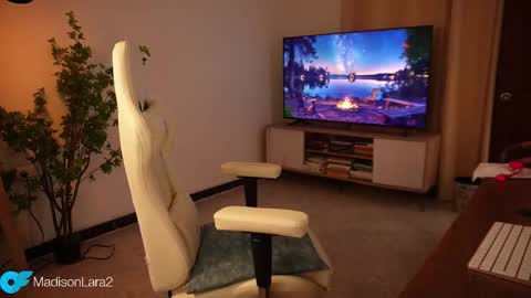 madisonlara online show from November 8, 2025, 5:56 pm