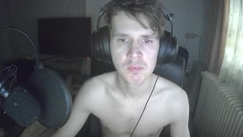 Snapshot of madnessss1215 chatting on February 23, 2026, 8:01 am madnessss1215 online show from February 23, 2026, 8:01 am