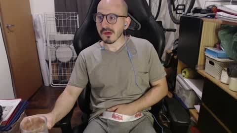 Snapshot of madziula chatting on December 9, 2024, 3:29 am Peter online show from December 9, 2024, 3:29 am