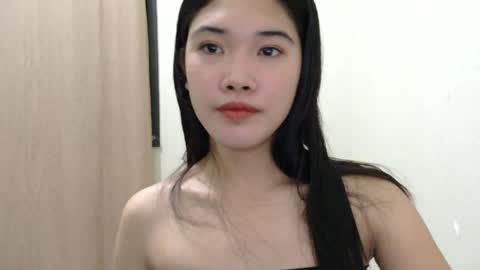 mae_luna online show from June 7, 2026, 12:09 pm