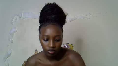 Maee online show from November 30, 2025, 4:44 pm